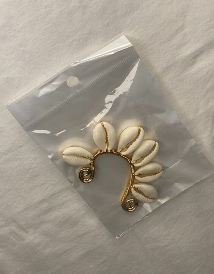 Bijoux d'oreilles en coris