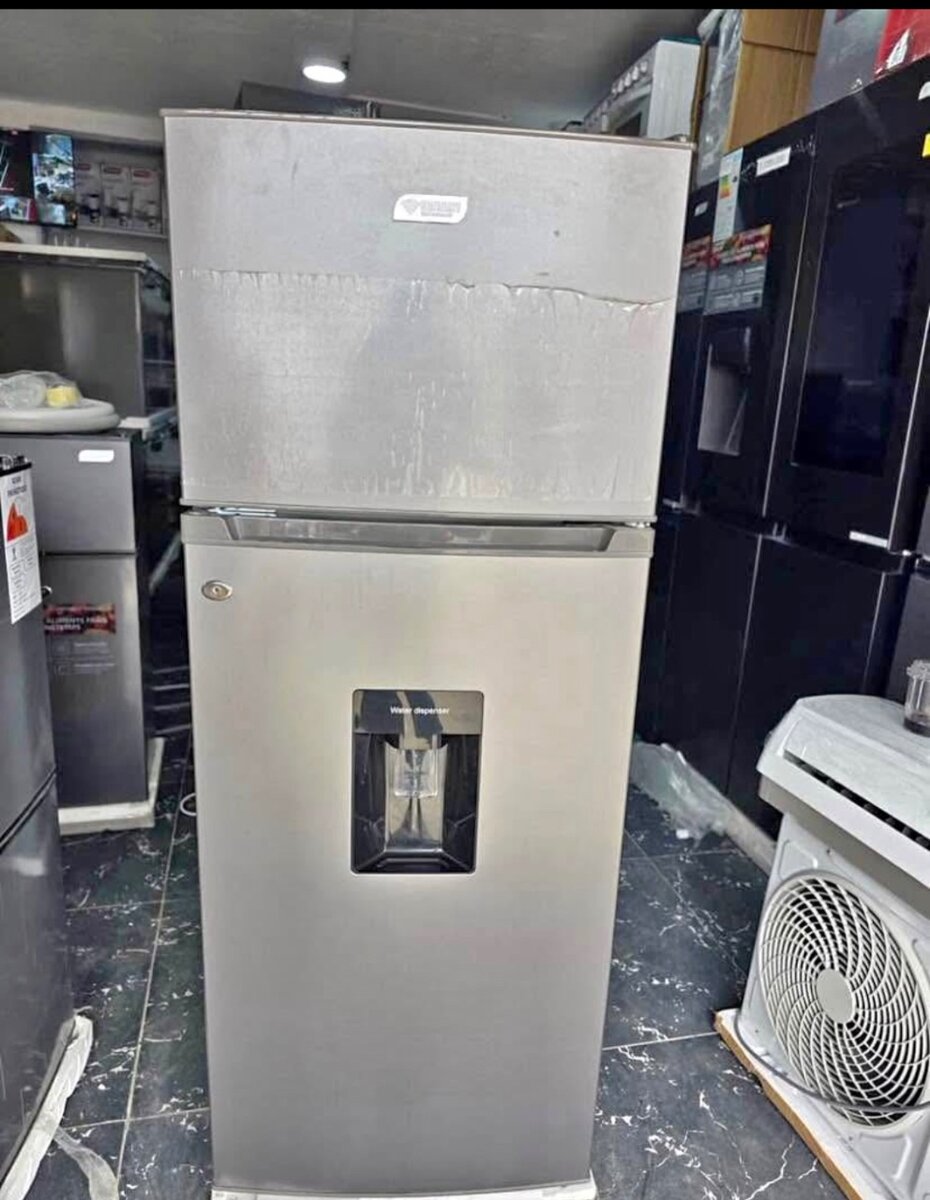 Réfrigérateur combiné moderne