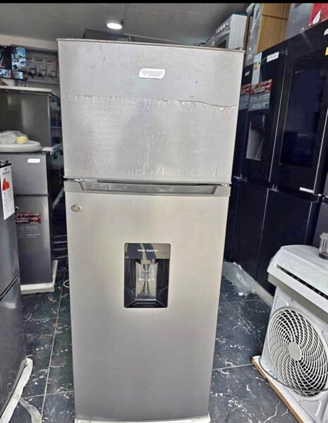 Réfrigérateur combiné moderne