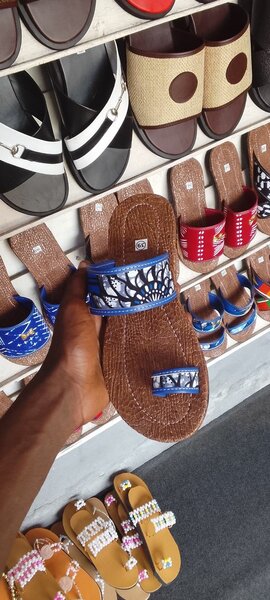 Sandales en raphia tressé