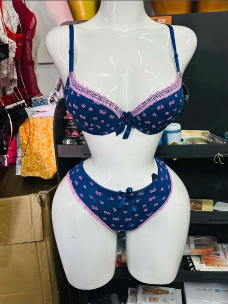 Ensemble lingerie bleu floral