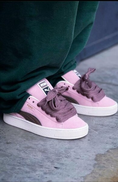Baskets en daim rose et bleu