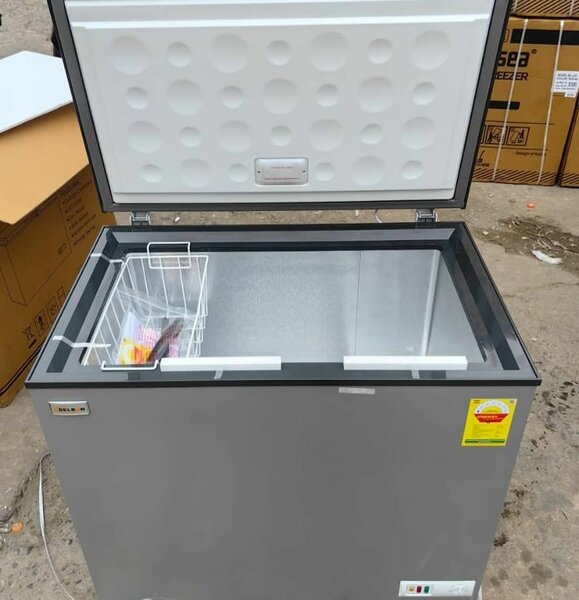 Delron chest freezer Model 200NW Size 197L