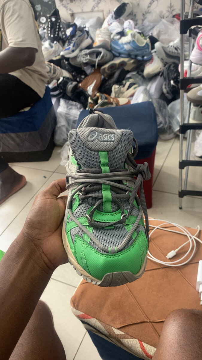 Chaussures de sport Asics vertes