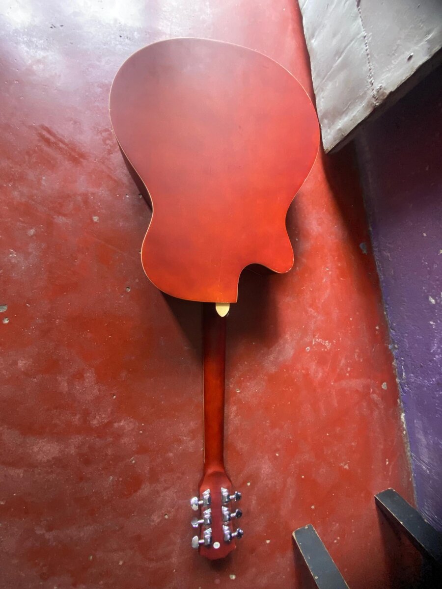 Guitare acoustique en bois