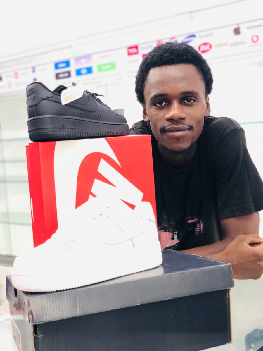 NikeAirforce Black and white