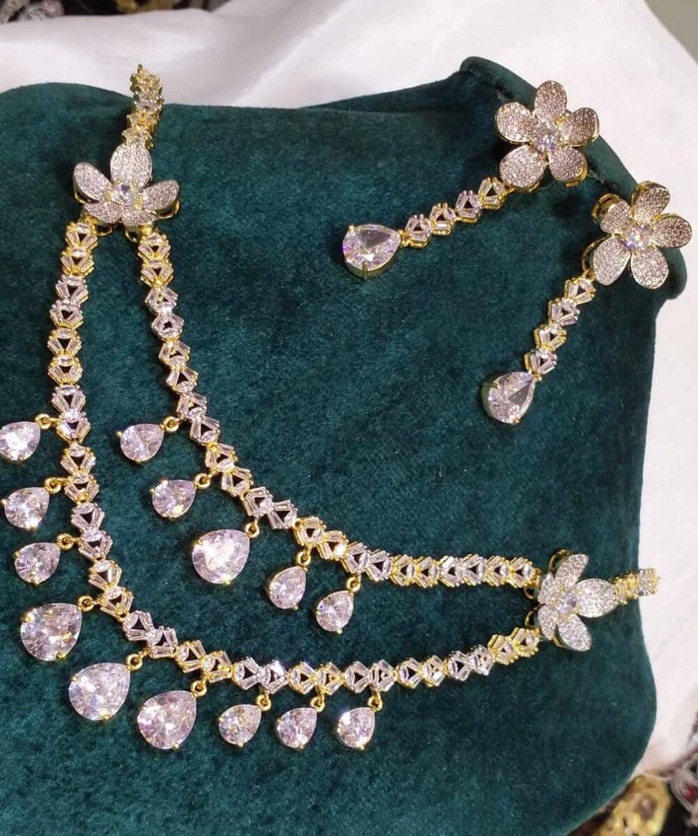 Ladies wedding set Necklace and earrings