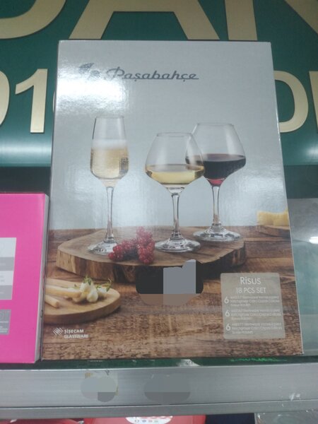 Ensemble de 18 verres à vin