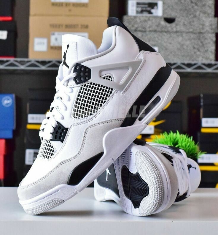 Jordan Retro 4 Military Black