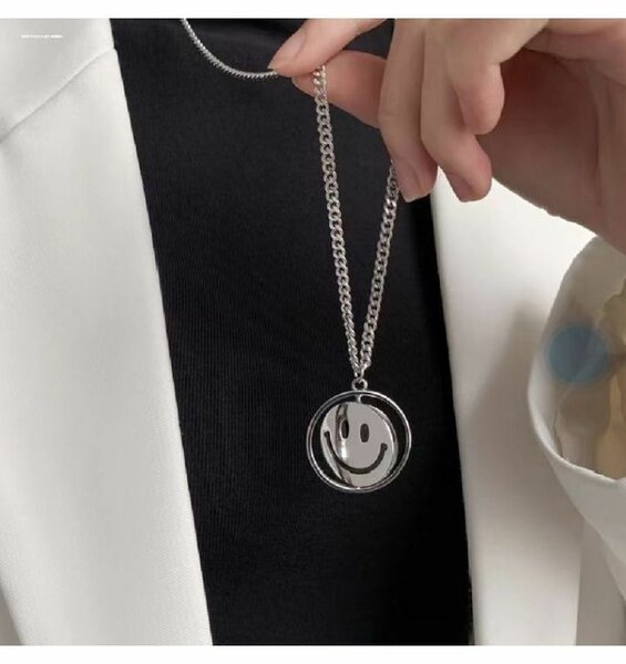 Jolie chaîne emoji disponible