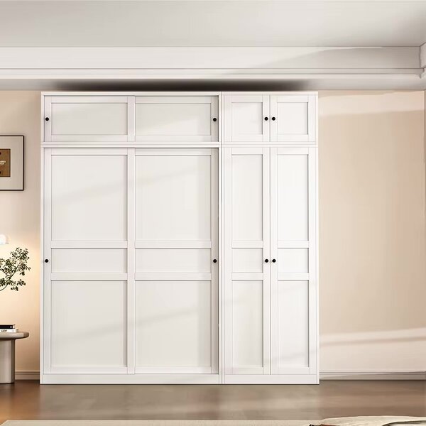Armoire blanche spacieuse moderne