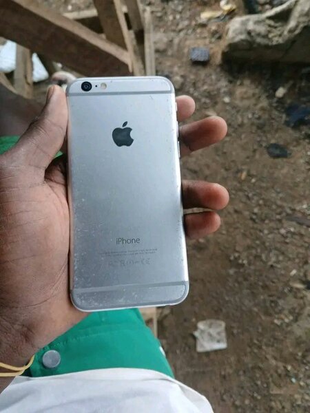 iPhone 6 argent 16GB débloqué