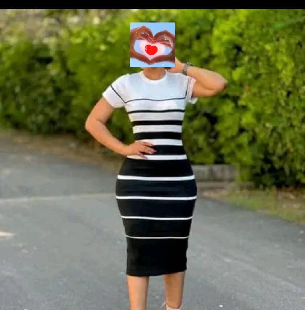 De très belle robe moulante très réelle