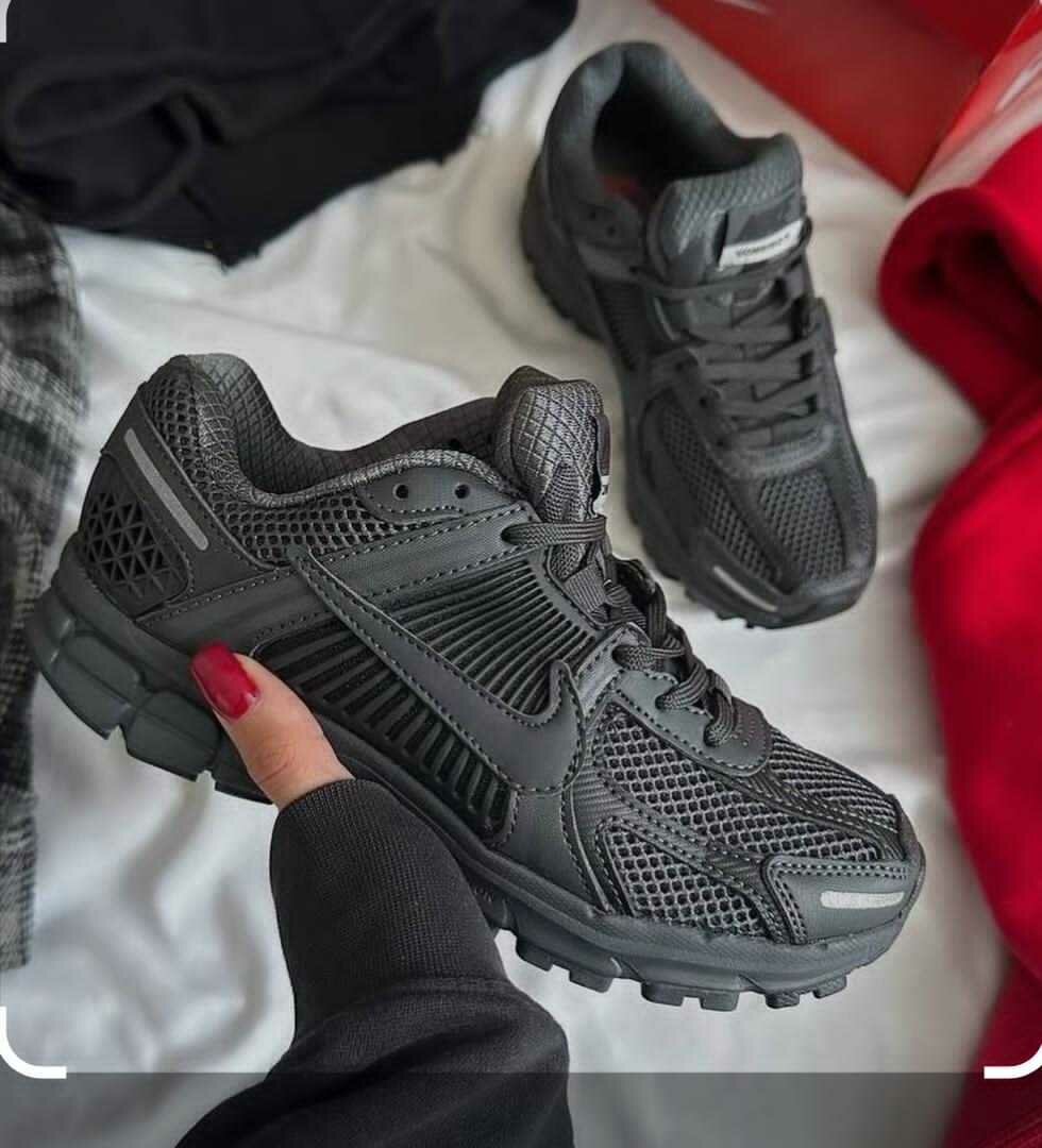 NIKE VOMERO