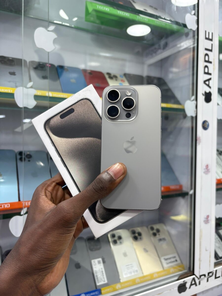 15 Pro 256go avec carton