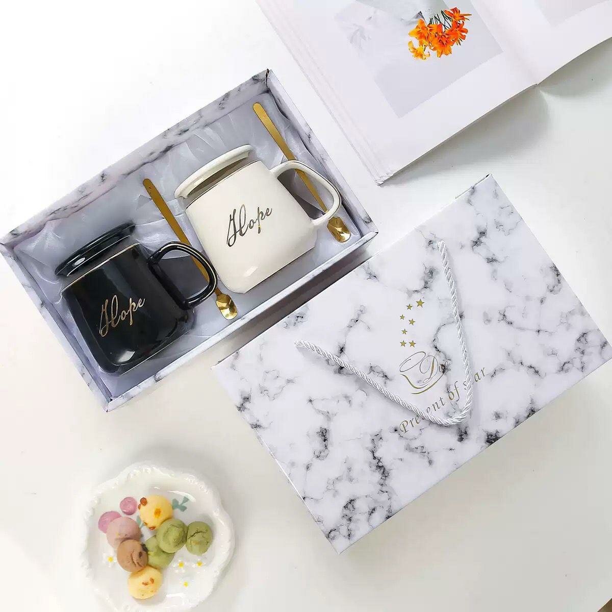 Ensemble de 2 mugs personnalisés avec cuillère