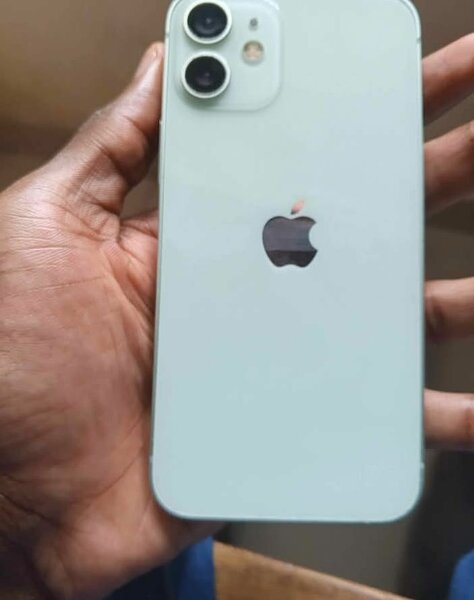 iPhone 12 d'occasion avec usure