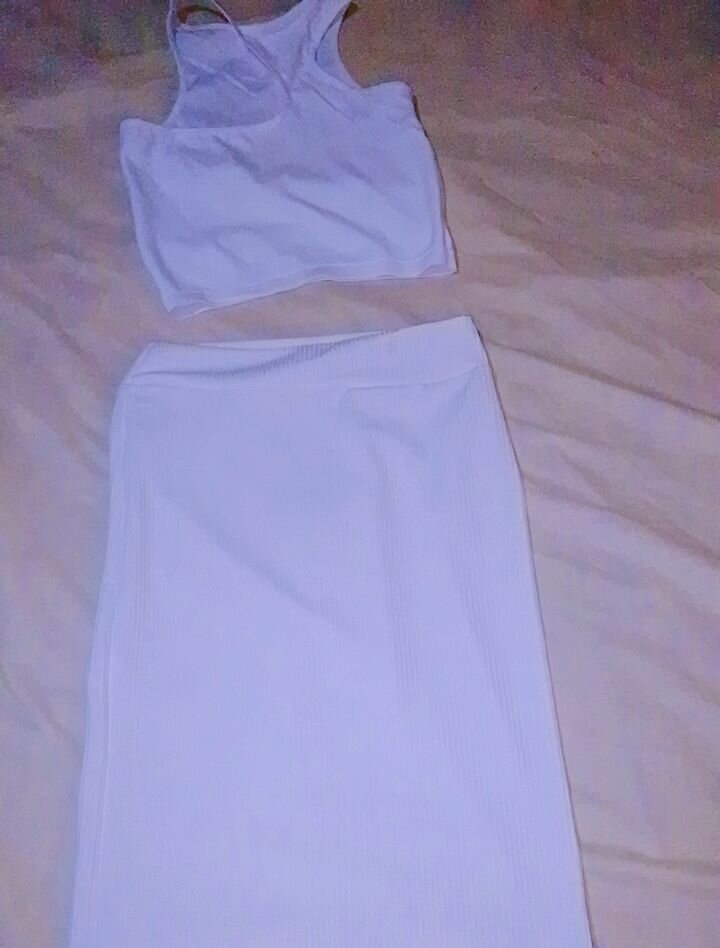 Ensemble jupe et top blanc