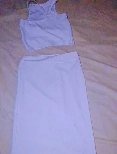 Ensemble jupe et top blanc