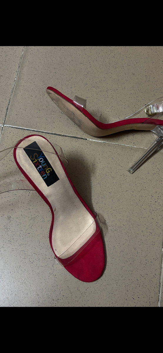 Sandales à talons rouges chic