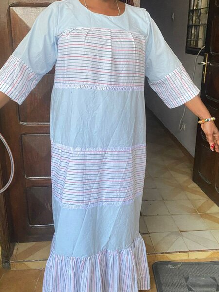 Robe longue à rayures élégante