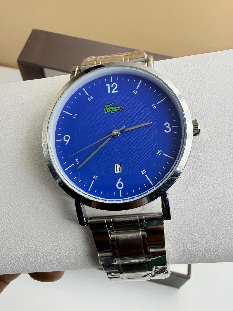 Montre élégante en acier inoxydable