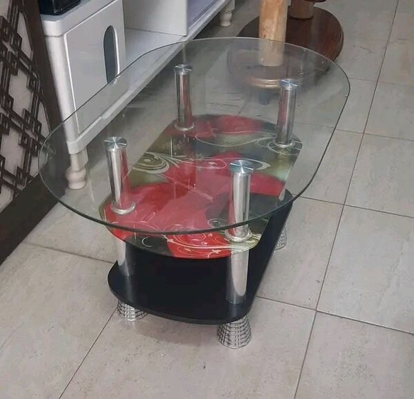 Table basse moderne en verre et métal