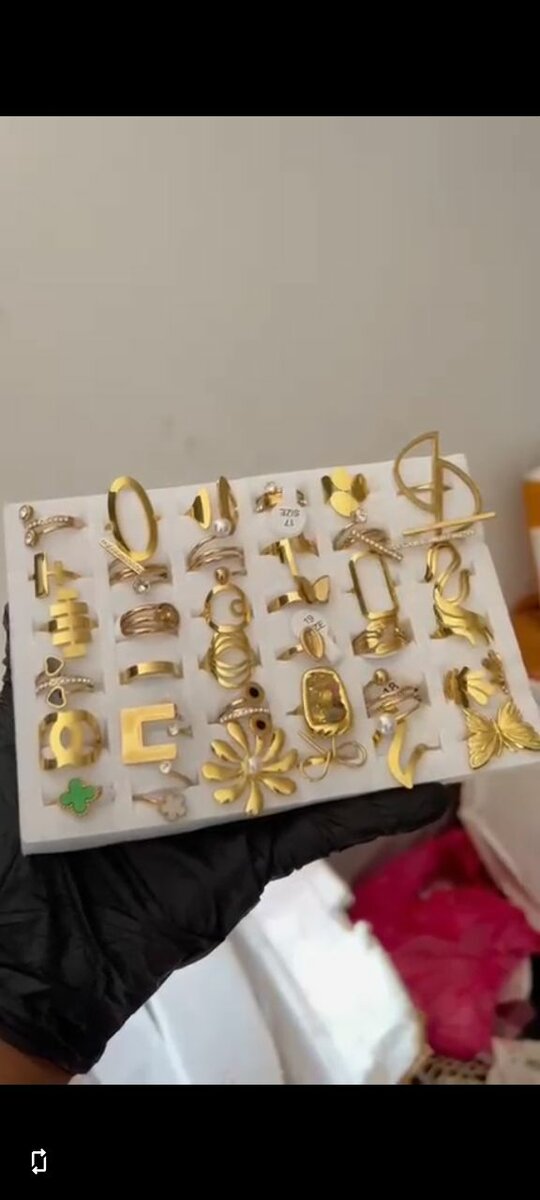 Bague dorées élégantes