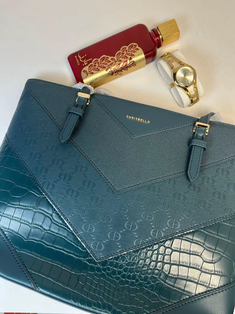 Chic Textured Handbag Set