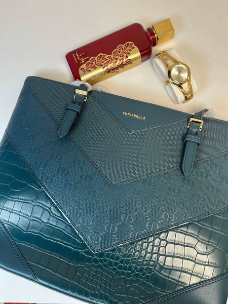 Chic Textured Handbag Set