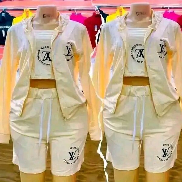 Ensemble sport femme élégant