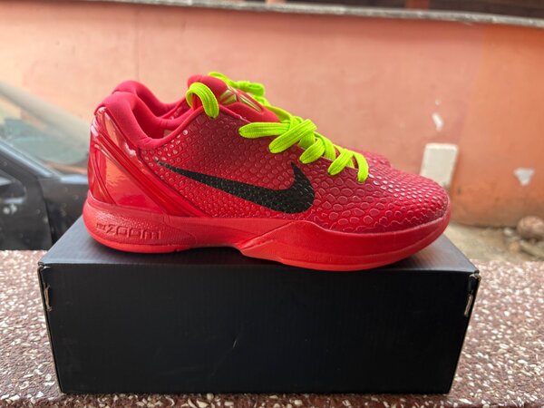 Kobe VI Reverse Grinches