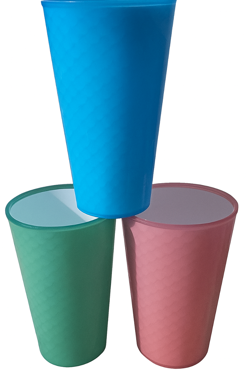 Gobelets colorés en plastique