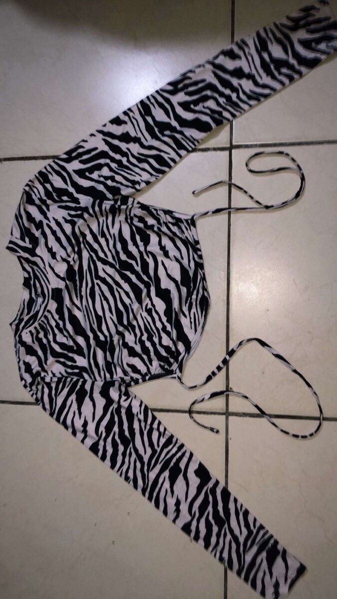 Haut SHEIN blanc noir panthère