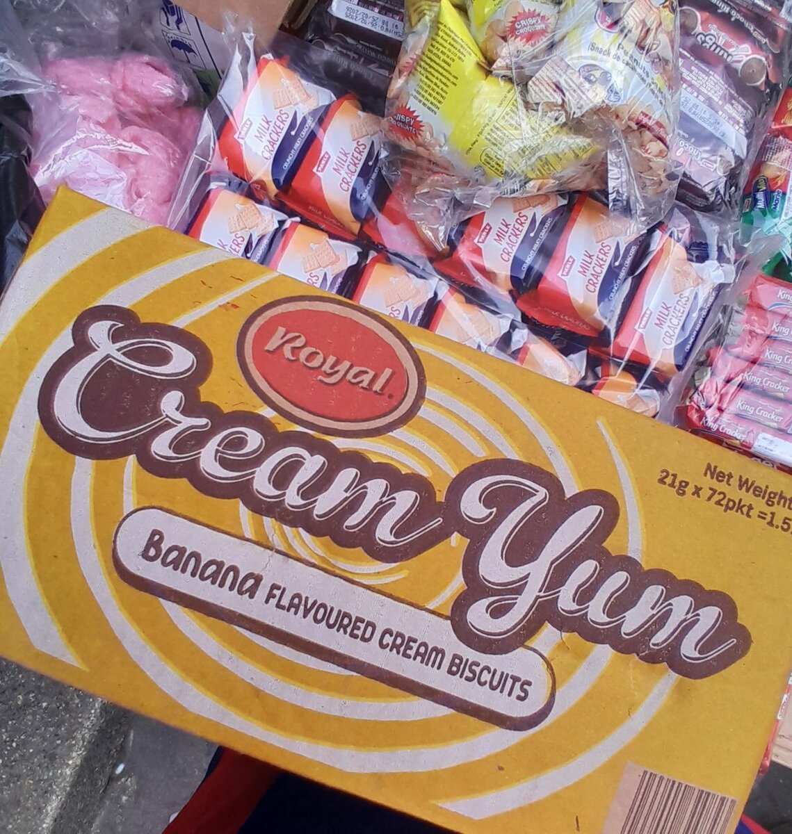 Creamy yum banana flavor biscuit