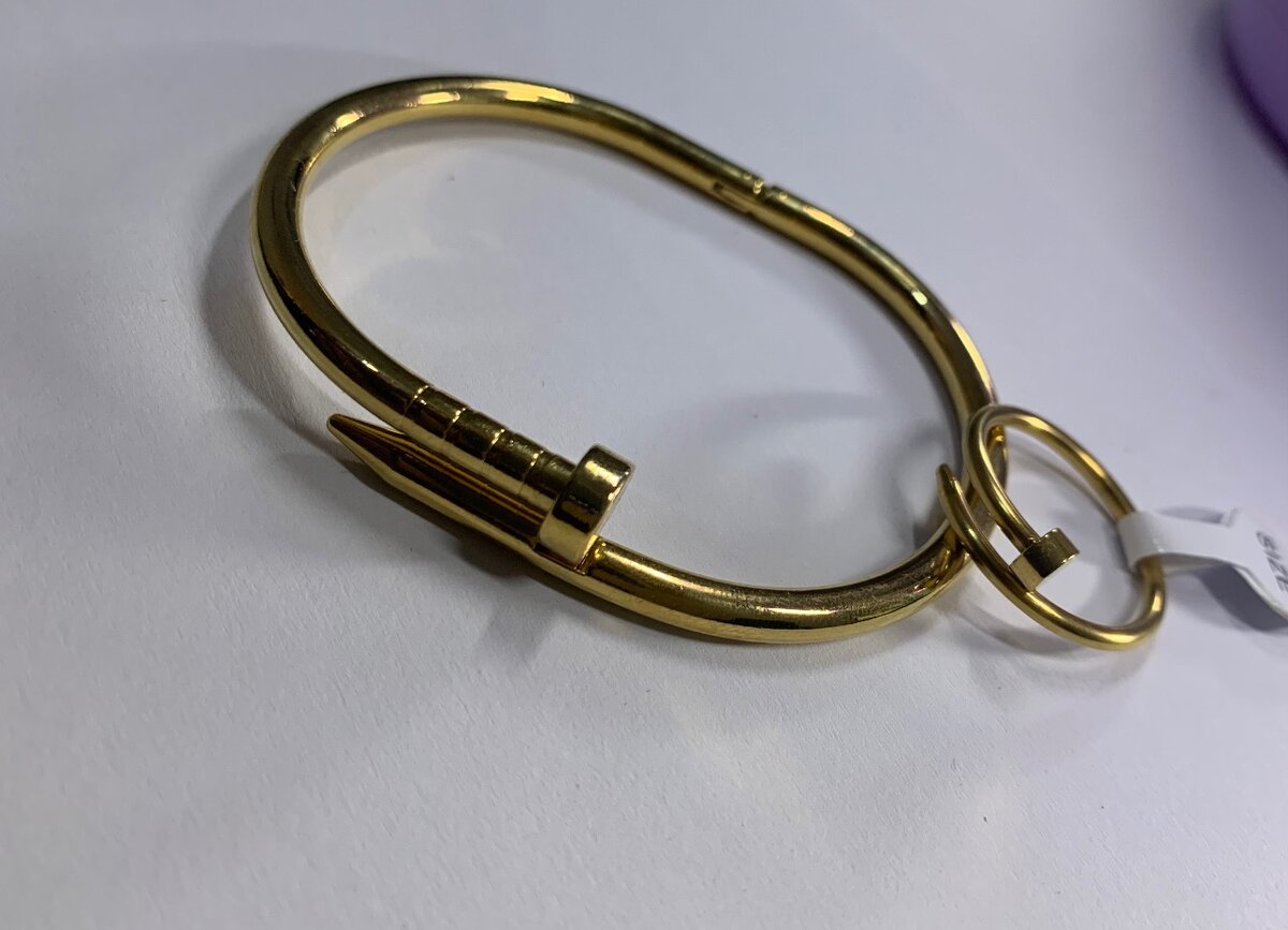 Bracelet doré moderne