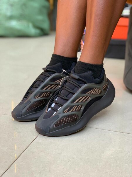 Yeezy 700 V3
