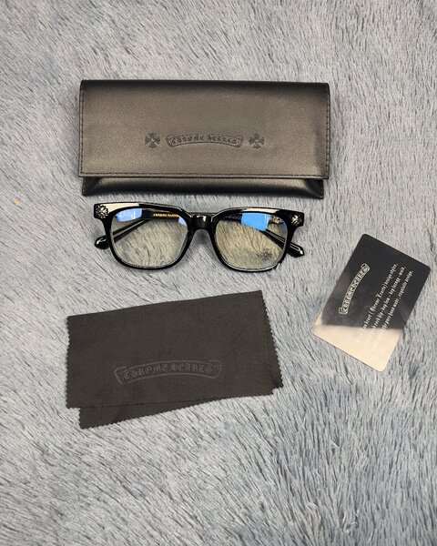 Lunettes chrome hearts