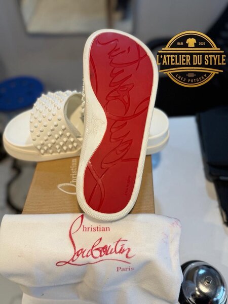 Sandales à clous blanches en cuir