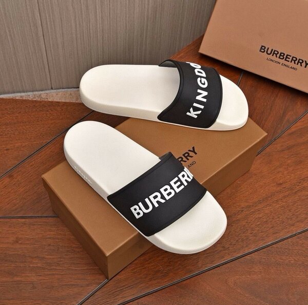 Tongs Burberry Collection