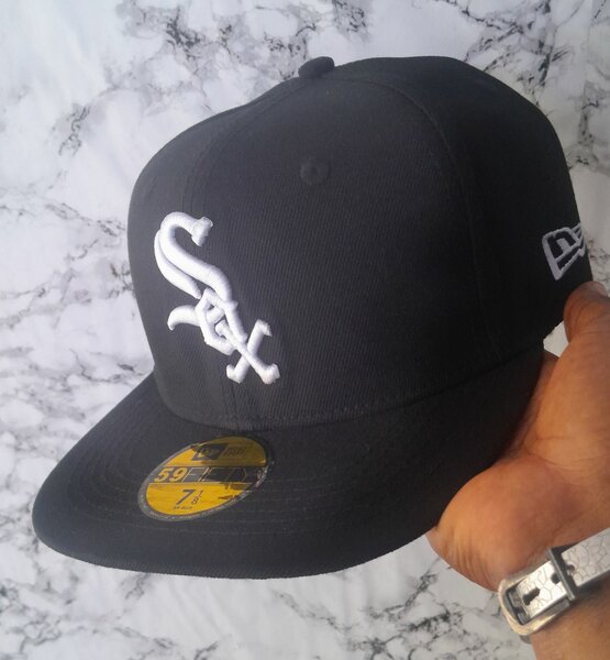 Casquette noire brodée