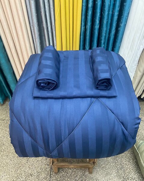 Kingsize duvet  Comes with 2 pillowcases and 1 Kingsize bedsheet 