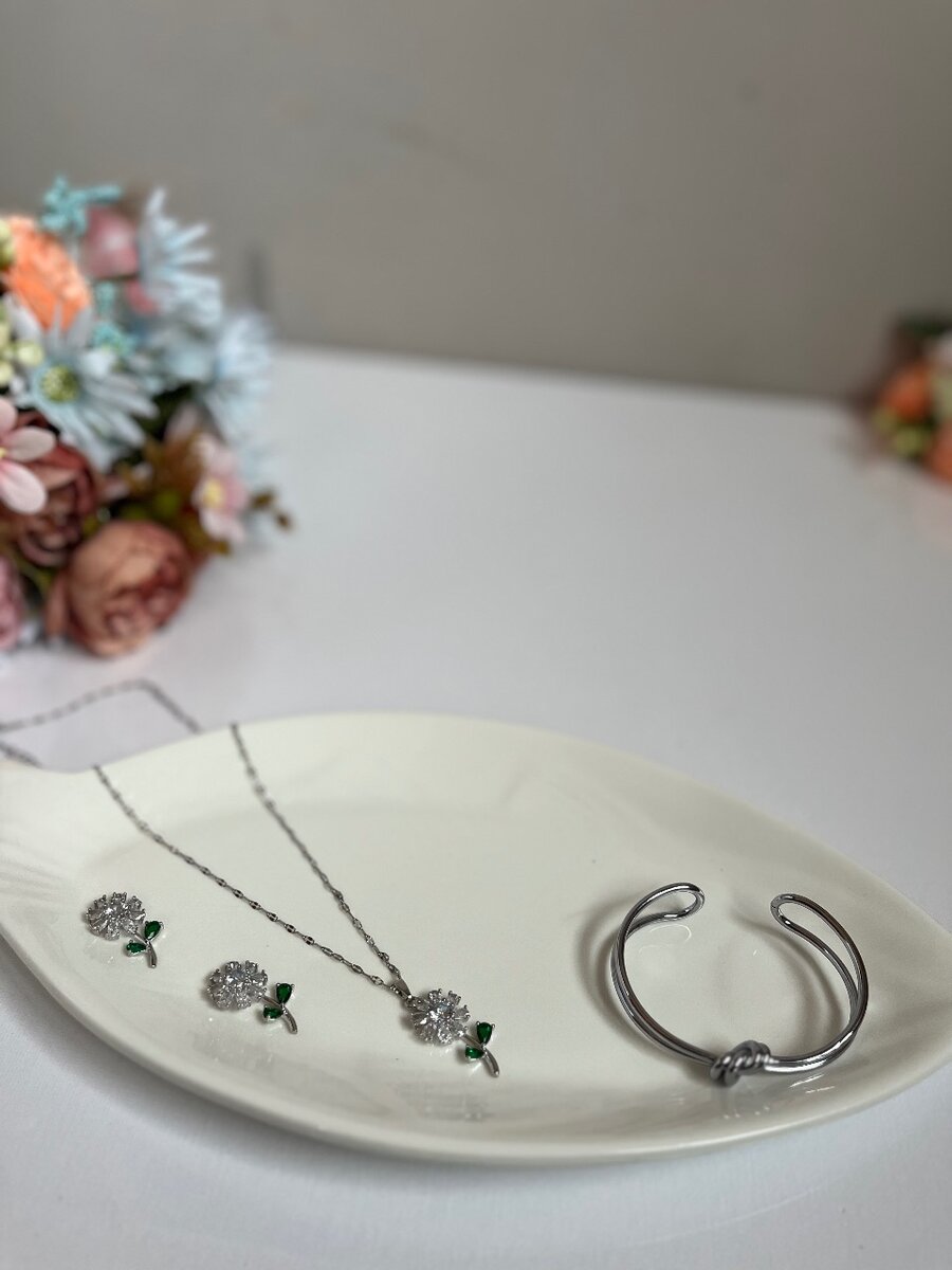 Necklace set and bracelet