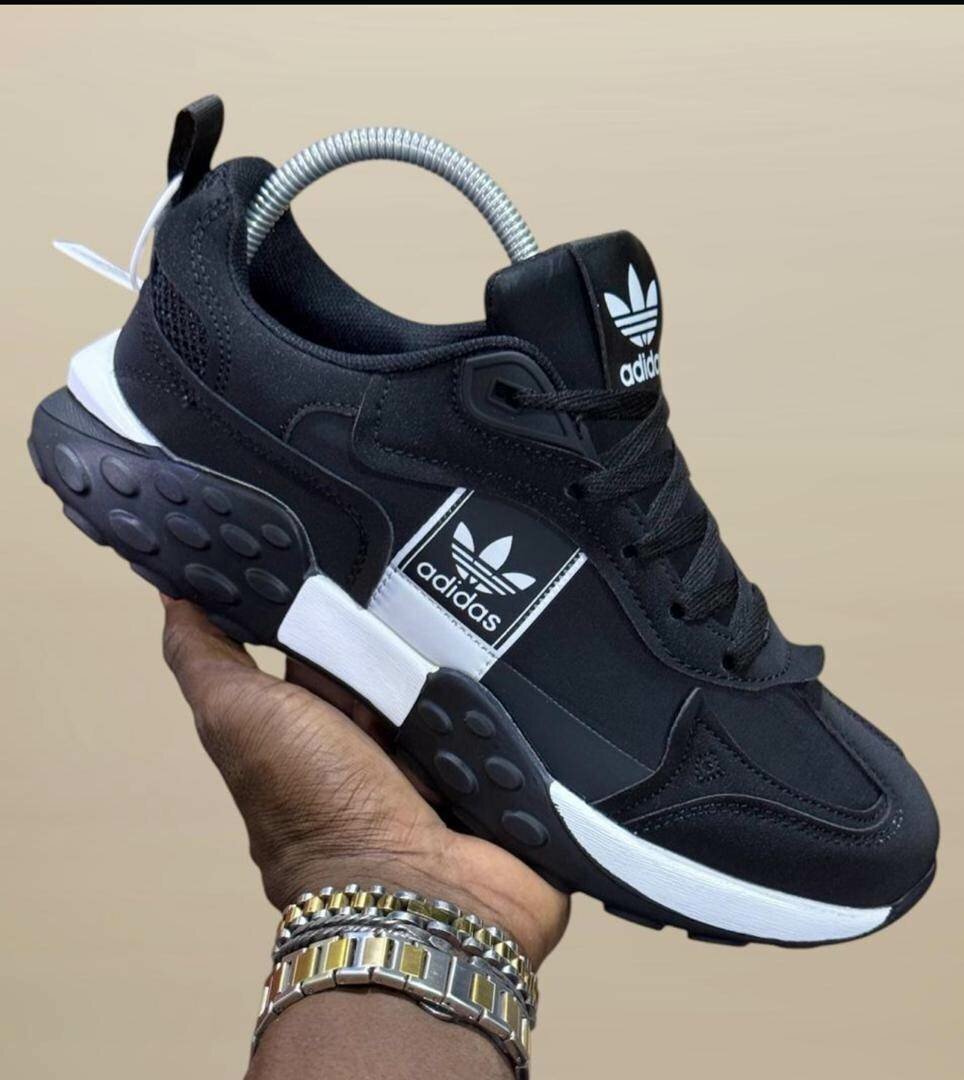 Chaussures de sport élégantes Adidas