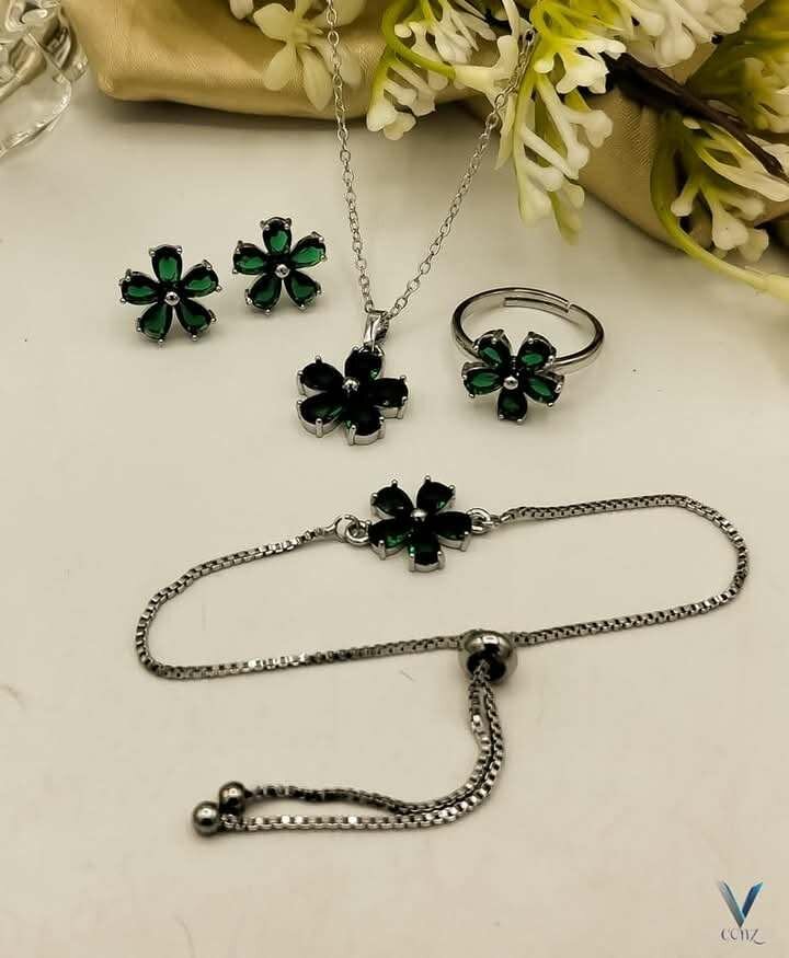 Zircon pendant set