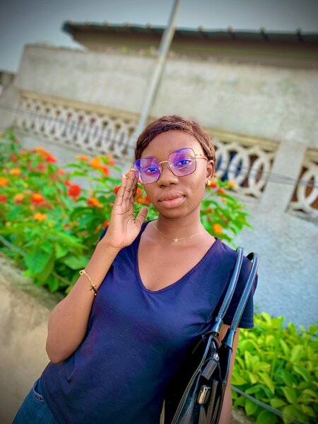 Lunette à revêtement anti-lumière, anti-réflet.