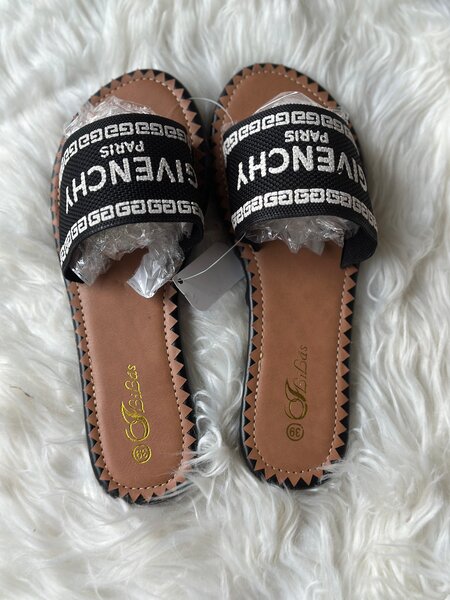 Sandales plates élégantes