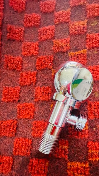 Vanne à angle en laiton chromé