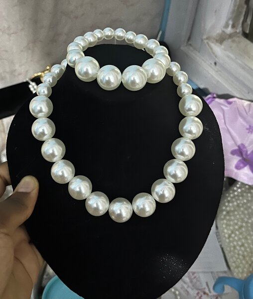 Collier de perles blanches élégant