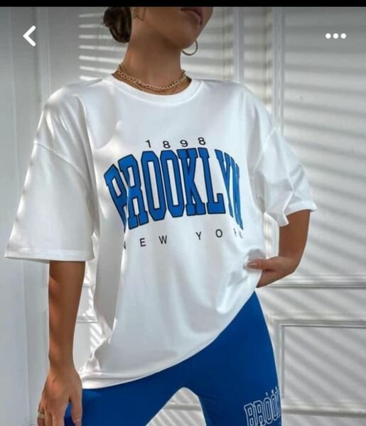 Suit of T-shirt and short loafers